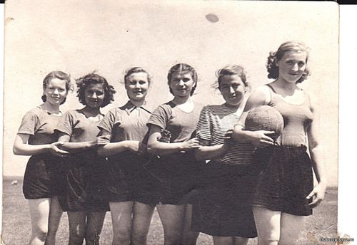 Волейбольная команда Швейной фабрики г. Ессентуки. 1955г.